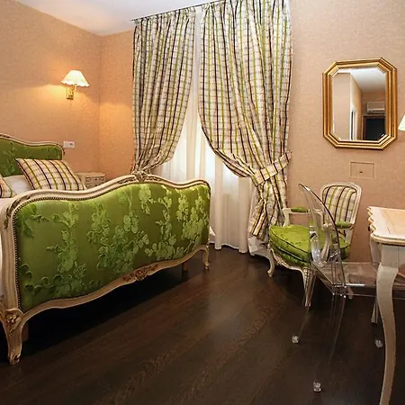 Paris Rome Hotel